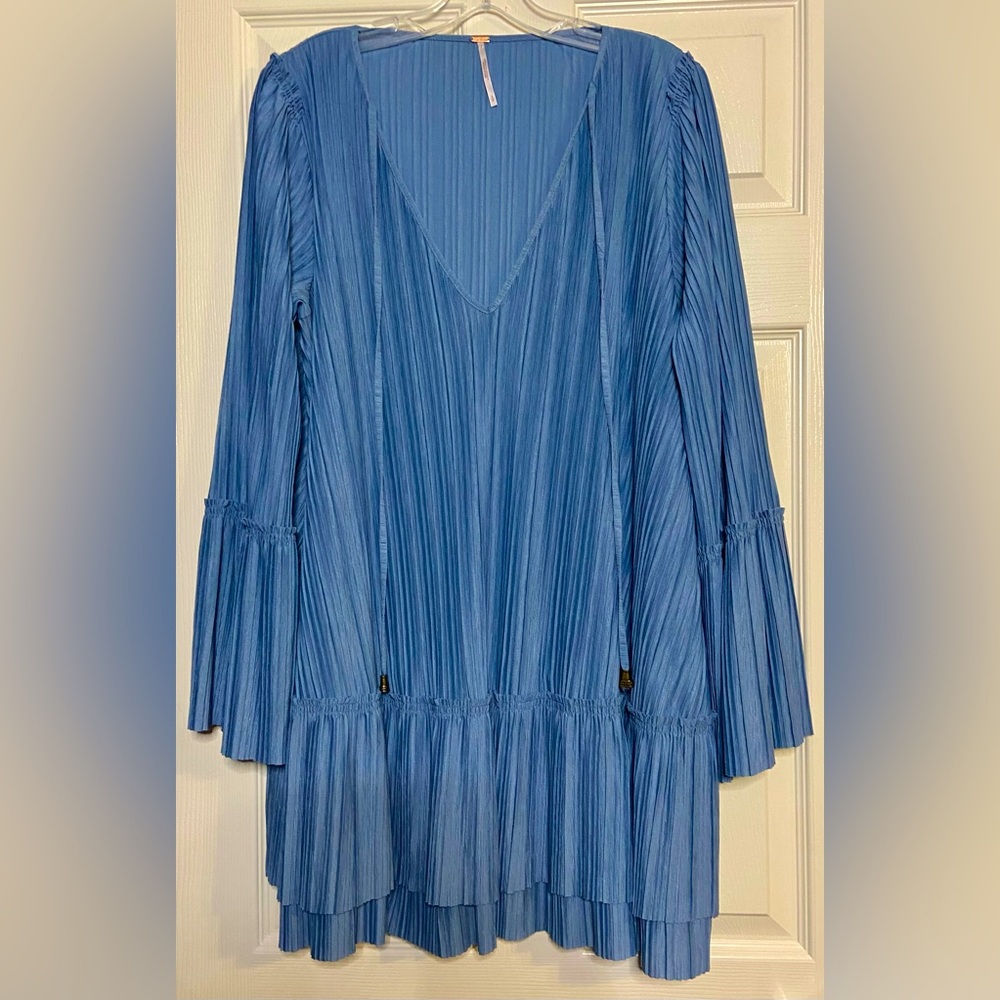Free People Women’s pleated flowly bell sleeve Blue Mini dress Size Small
